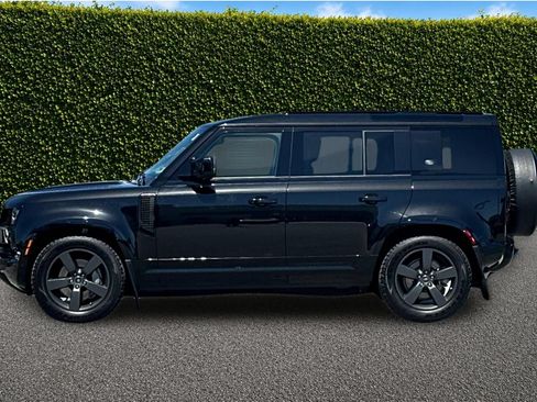 Used 2024 Land Rover Defender 110 X-Dynamic SE AWD/4WD image 7