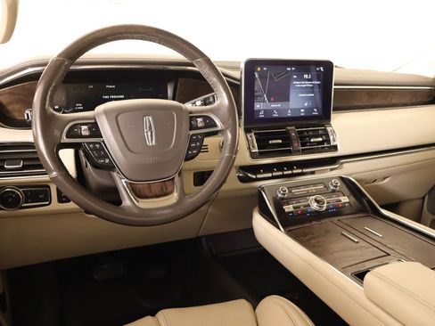 Used 2019 Lincoln Navigator Reserve AWD/4WD image 2