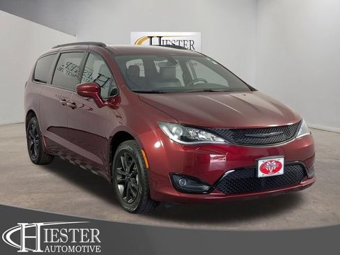 Used 2020 Chrysler Pacifica Touring-L AWD/4WD image 1