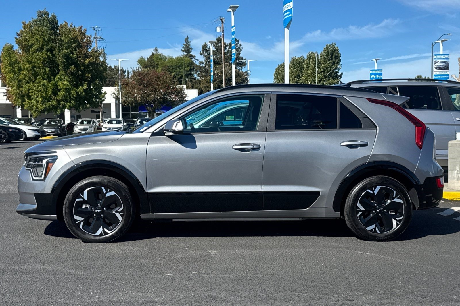 Used 2024 Kia Niro Wind FWD image 2