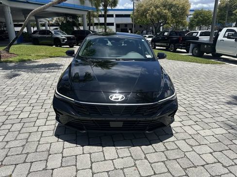 Used 2025 Hyundai Elantra SEL FWD image 18