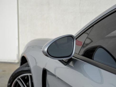 Used 2018 Porsche Panamera image 40