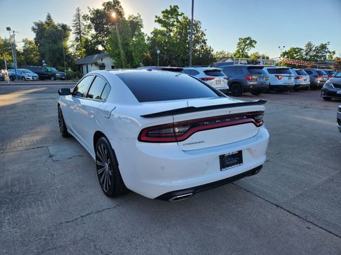 Used 2022 Dodge Charger SXT RWD image 4