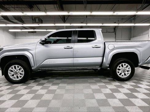 Used 2025 Toyota Tacoma SR5 AWD/4WD image 14