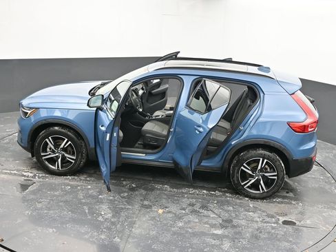 Used 2024 Volvo XC40 B5 Core image 59