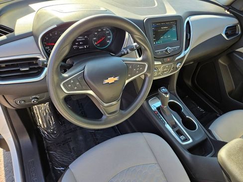 Used 2019 Chevrolet Equinox LS w/ LS Convenience Package image 8