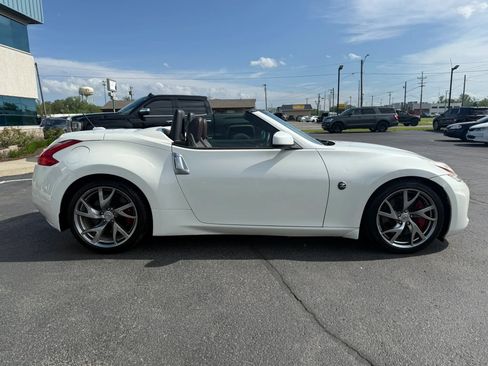Used 2014 Nissan 370Z Touring w/ Sport Package RWD image 2