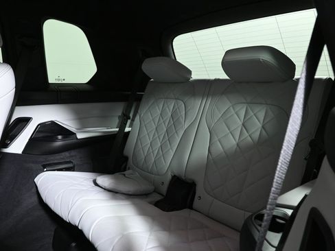 Certified 2026 BMW X7 xDrive40i w/ M Sport Package image 33