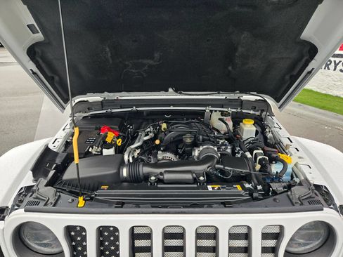 Used 2023 Jeep Gladiator Rubicon w/ LED Lighting Group AWD/4WD image 19