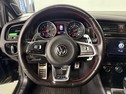 Used 2017 Volkswagen GTI SE image 17