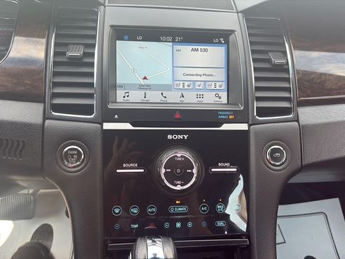 Used 2018 Ford Taurus Limited AWD/4WD image 16