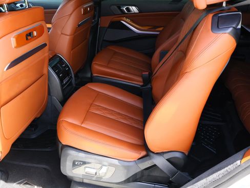 Used 2025 BMW X7 M60i image 23