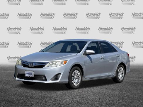 Used 2012 Toyota Camry LE FWD image 9