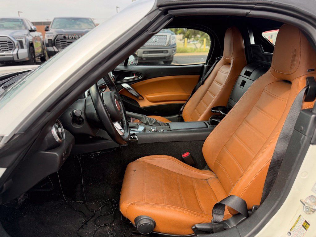 Used 2019 FIAT 124 Spider Lusso w/ Convenience Group RWD image 11