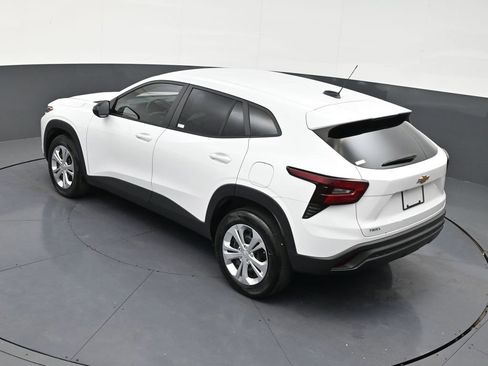 Used 2025 Chevrolet Trax LS image 14