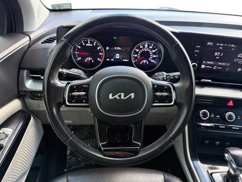 Used 2022 Kia Carnival LX FWD image 14