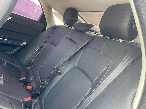 Used 2017 Jaguar XF image 17