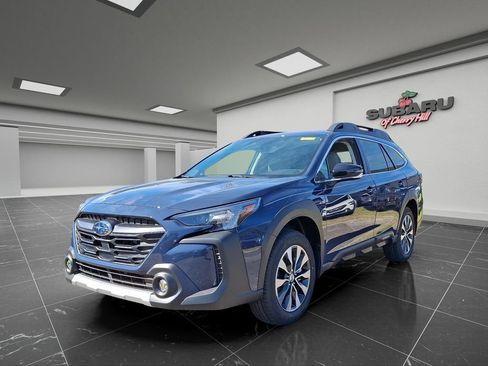 Used 2025 Subaru Outback Limited AWD/4WD image 2