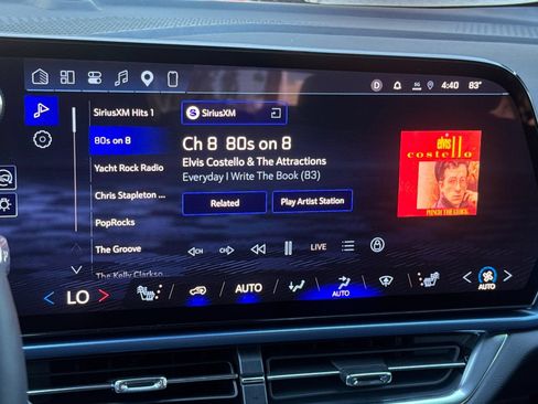 Used 2026 Chevrolet Equinox EV LT FWD image 25