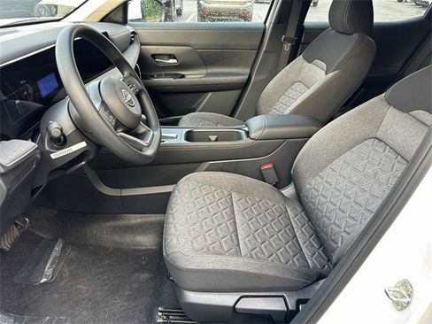 New 2025 Nissan Kicks SV w/ SV Premium Package image 9