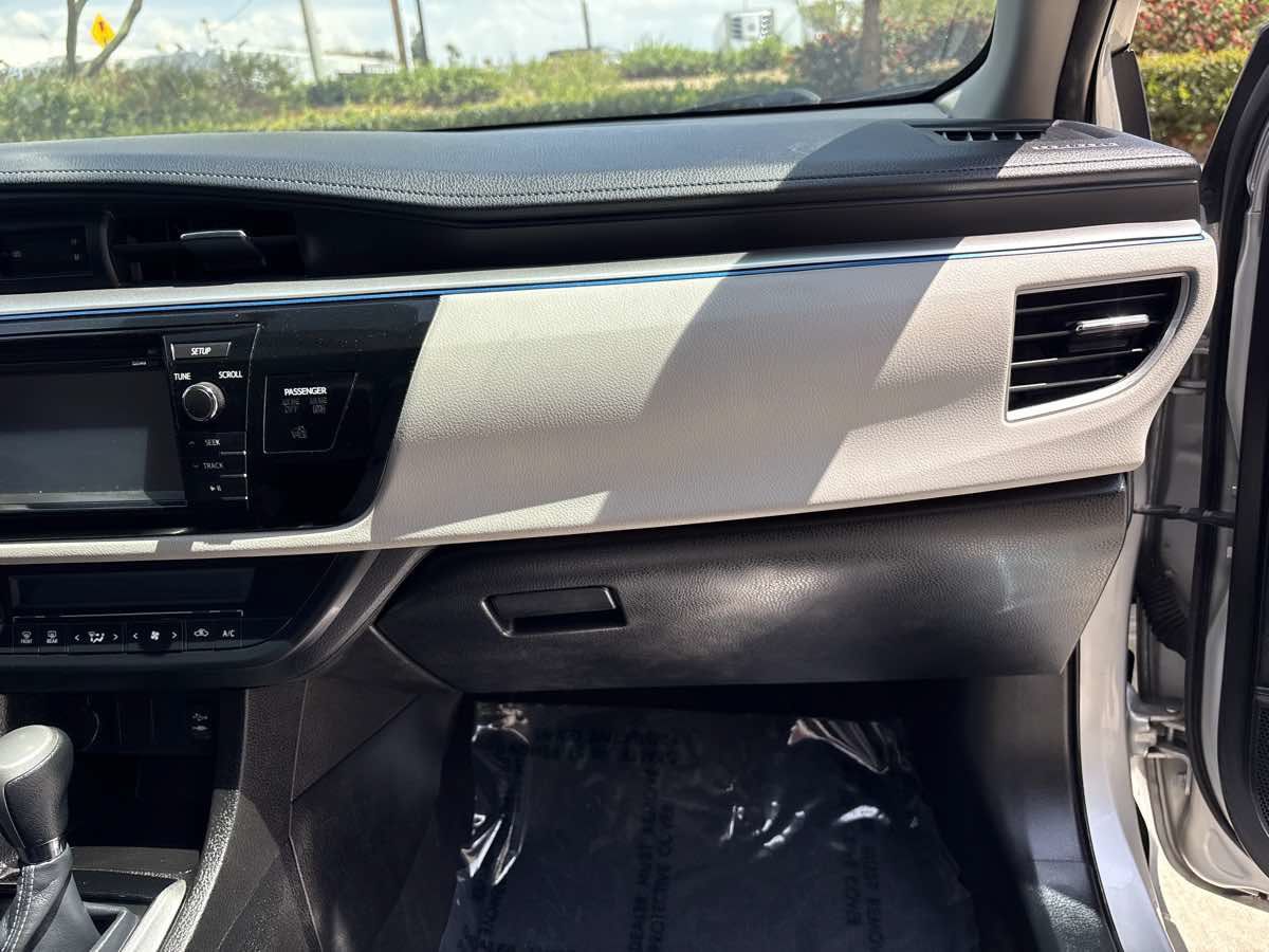 Used 2015 Toyota Corolla LE FWD image 17