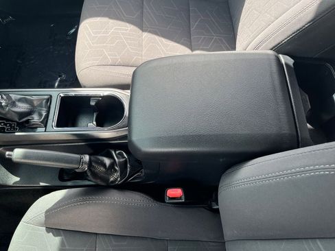 Used 2018 Toyota Tacoma TRD Off-Road AWD/4WD image 29