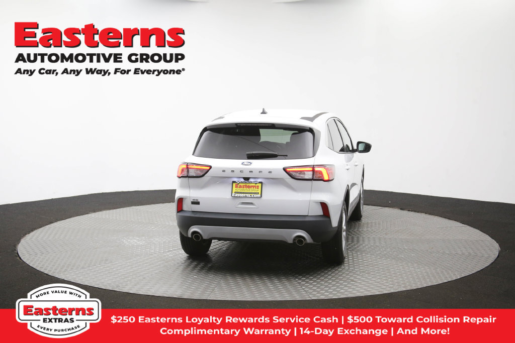 Used 2022 Ford Escape SE FWD image 39