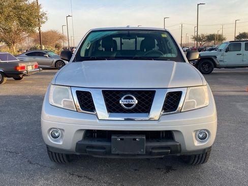 Used 2015 Nissan Frontier SV image 3