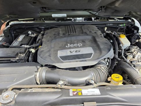 Used 2015 Jeep Wrangler Unlimited Sport AWD/4WD image 9