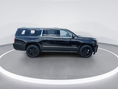 Used 2019 GMC Yukon XL Denali w/ Denali Ultimate Package AWD/4WD image 9