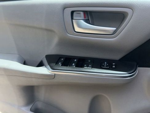 Used 2017 Toyota Camry SE FWD image 18