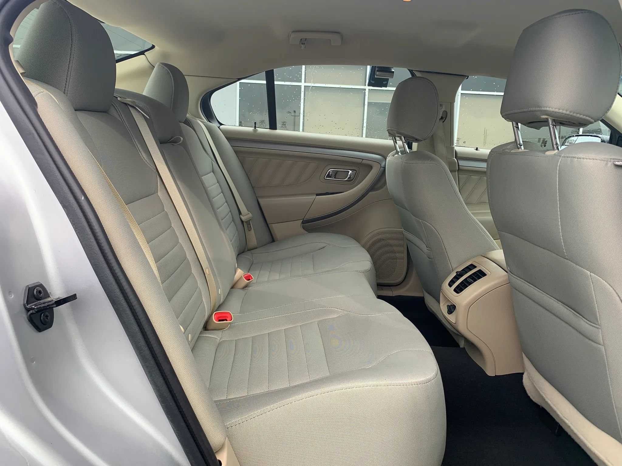 Used 2019 Ford Taurus SE FWD image 28