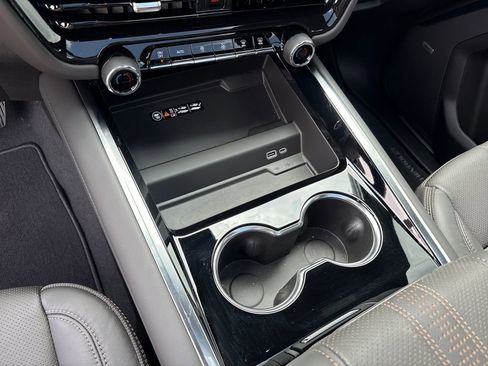 Certified 2026 Chevrolet Tahoe High Country AWD/4WD image 25