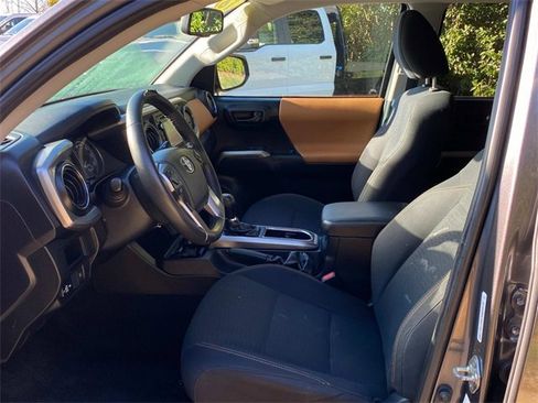Used 2018 Toyota Tacoma SR5 image 11