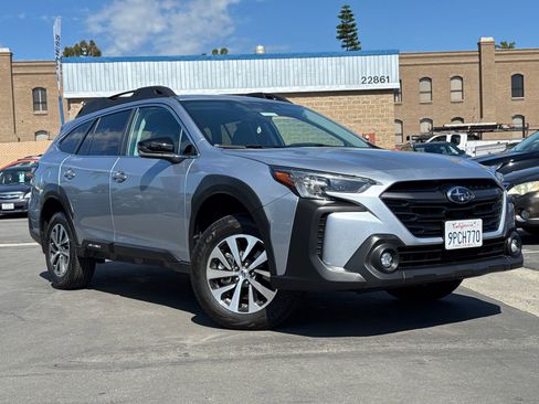 Used 2025 Subaru Outback Premium image 2