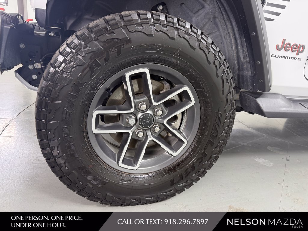 Used 2025 Jeep Gladiator Mojave w/ Convenience Group AWD/4WD image 11