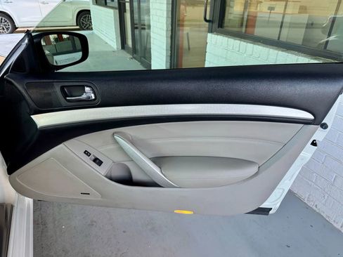 Used 2009 INFINITI G37 Journey w/ Premium Pkg image 17