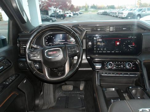 Used 2024 GMC Sierra 2500 AT4 image 14