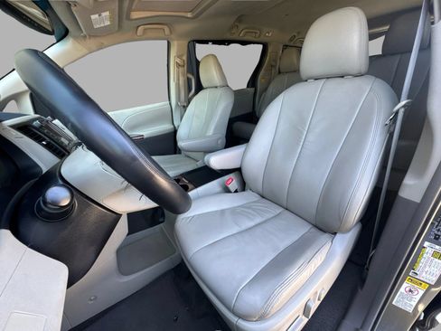 Used 2011 Toyota Sienna XLE w/ XLE Navigation Pkg FWD image 17