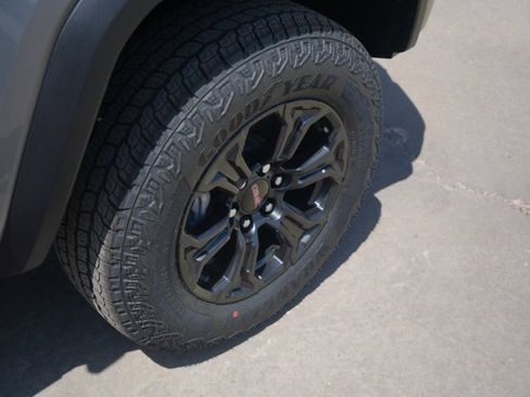 New 2025 GMC Canyon Elevation w/ Convenience Package image 9