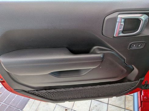 Used 2025 Jeep Wrangler Unlimited Rubicon w/ Convenience Group image 14