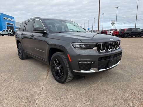 Used 2023 Jeep Grand Cherokee L Limited image 13