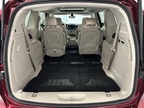 Used 2020 Chrysler Pacifica Limited image 38