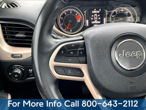 Used 2017 Jeep Cherokee Latitude image 12