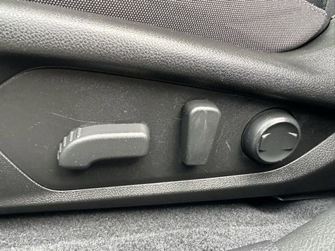 Used 2025 Subaru Crosstrek 2.0i Premium image 21