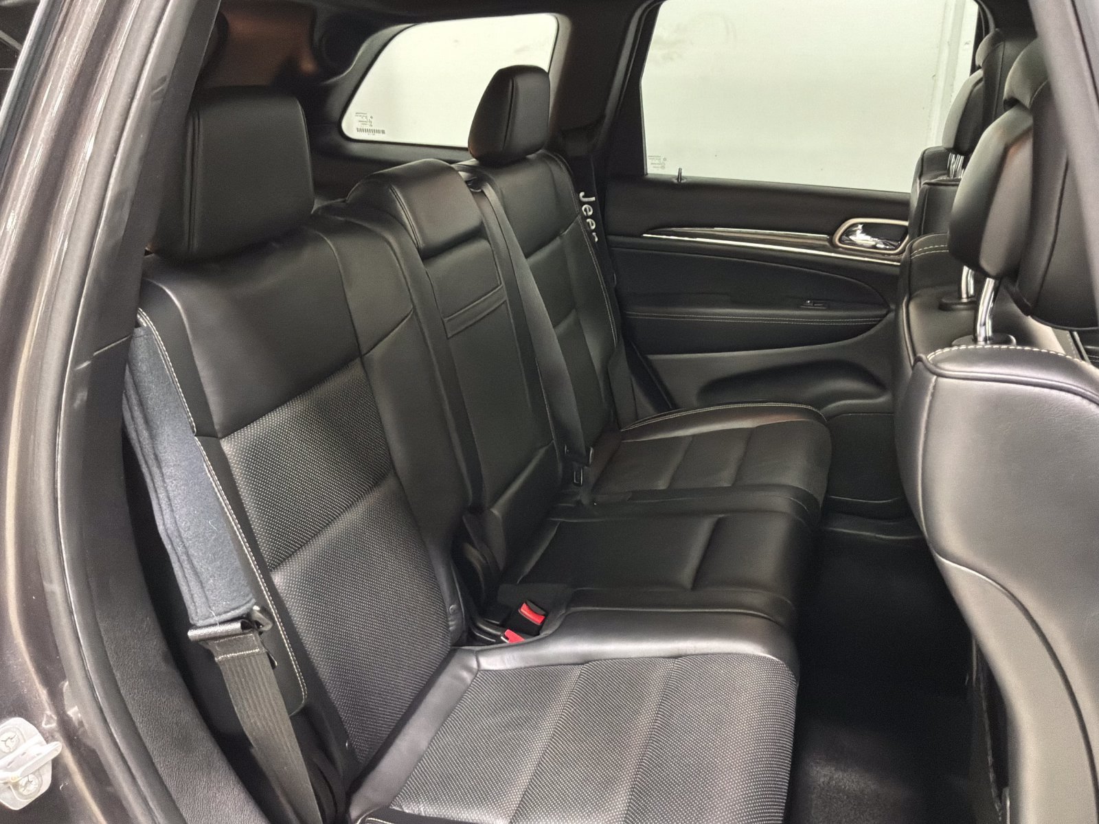 Used 2015 Jeep Grand Cherokee Overland AWD/4WD image 23