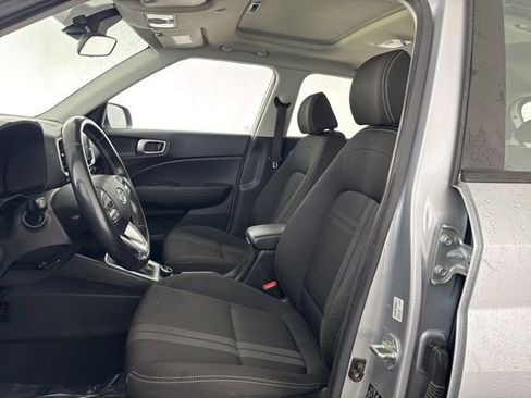 Used 2022 Hyundai Venue SEL FWD image 21