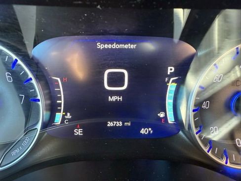 Certified 2024 Chrysler Pacifica Touring-L FWD image 18
