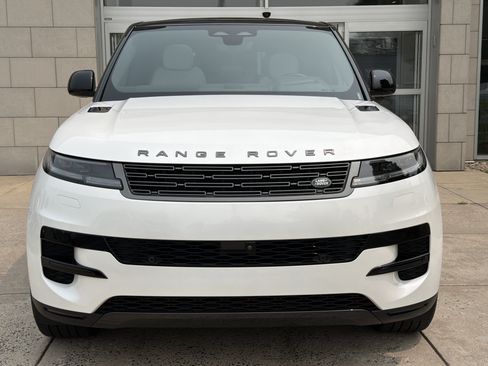 Used 2025 Land Rover Range Rover Sport SE AWD/4WD image 14