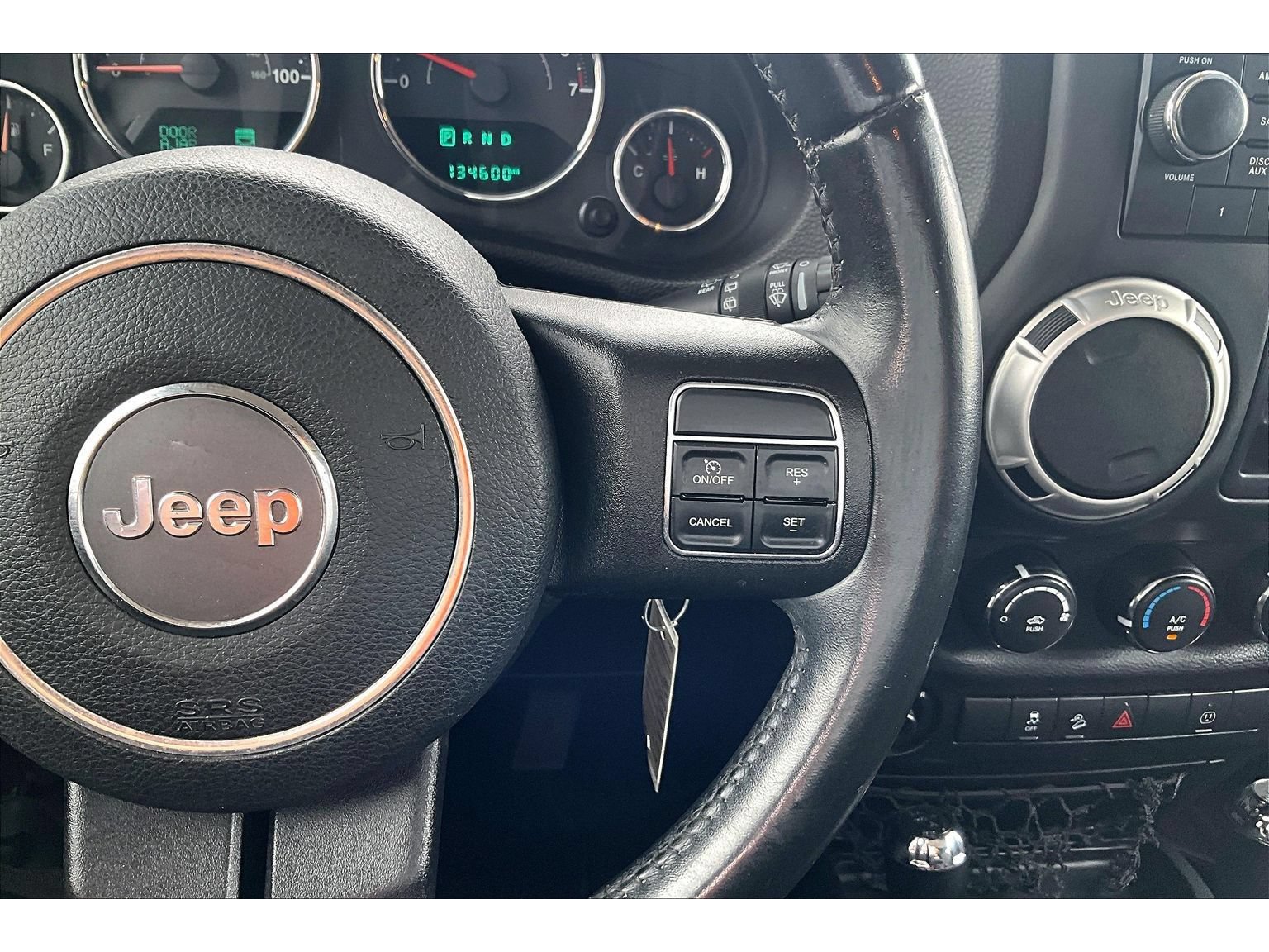 Used 2016 Jeep Wrangler Unlimited Sahara w/ Connectivity Group AWD/4WD image 12
